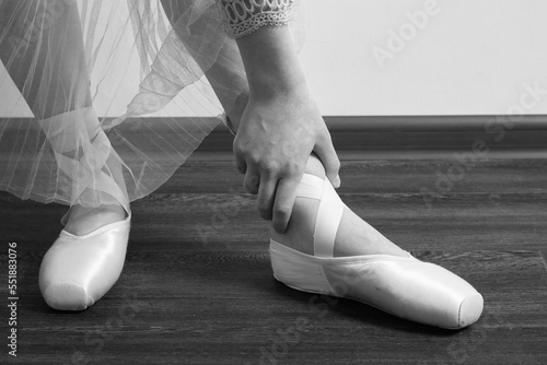 feet in pointes