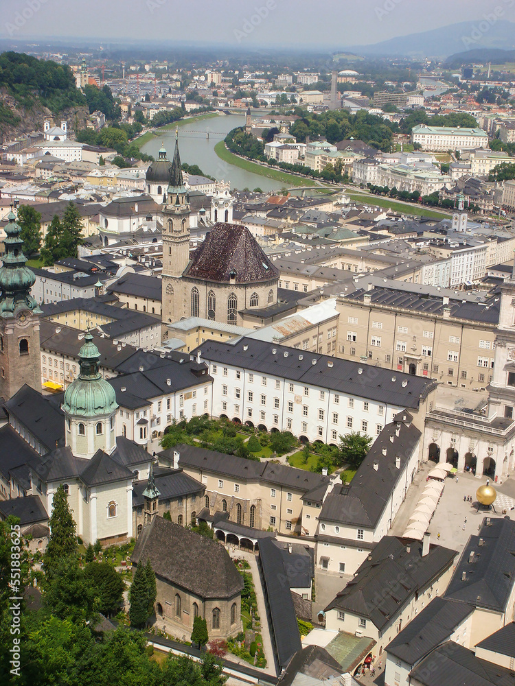 Obraz premium Panoramic view of the city and river on a summer day. Salzburg. Austria.
