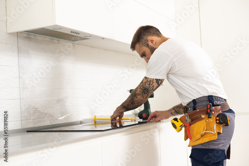Картината върху платно Man electrical repairs kitchen surface apartment