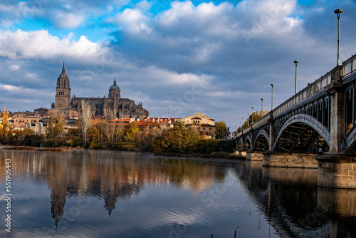 Catedral de Salamanca, río Tormes, Castilla y León, España