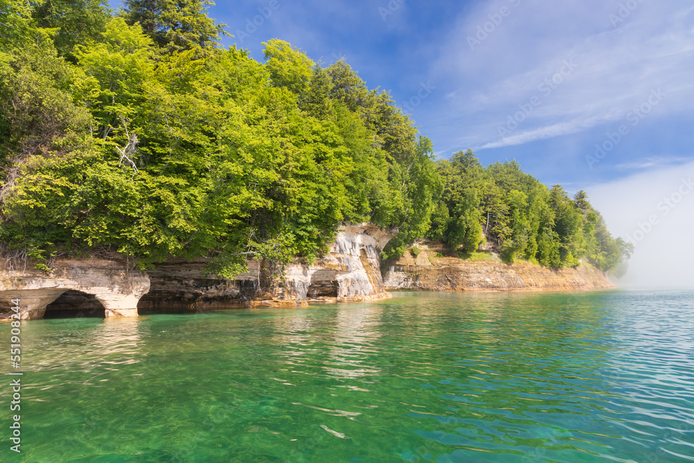 Foto de Natural arches and sea caves along Lake Superior at Pictured
