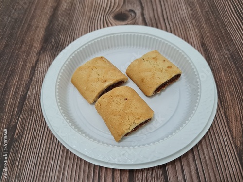 Dry pie with a delicious sweet crunchy chocolate flavor