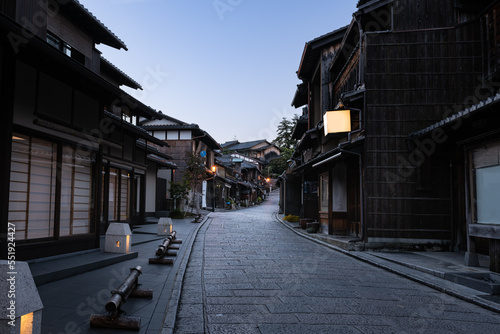 早朝の古都京都二年坂 © masahiro