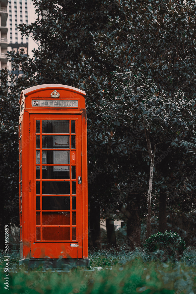 Obraz premium A forgotten phone booth