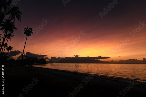Magnifique Coucher de soleil à Mo'orea en Polynésie