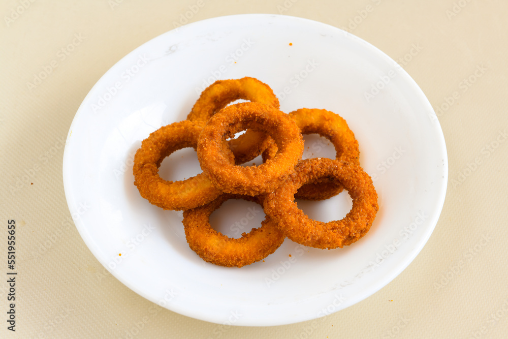 Onion rings Takeaway onion rings with mayonnaise and ketchup. Sogan halkasi Onion rings Takeaway onion rings with mayonnaise and ketchup. Sogan halkasi