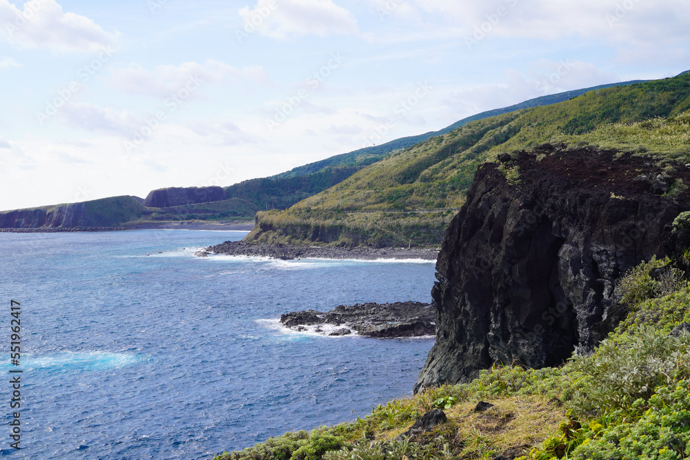 山と海の風景（東京都三宅島）