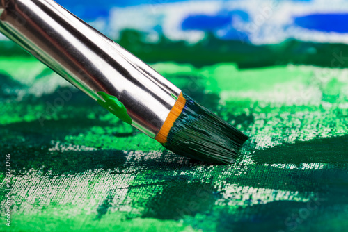 art brushes and paints for painting pictures