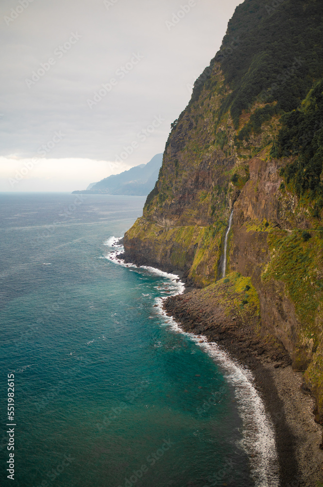 Steilküste an der Atlantikküste von Madeira
