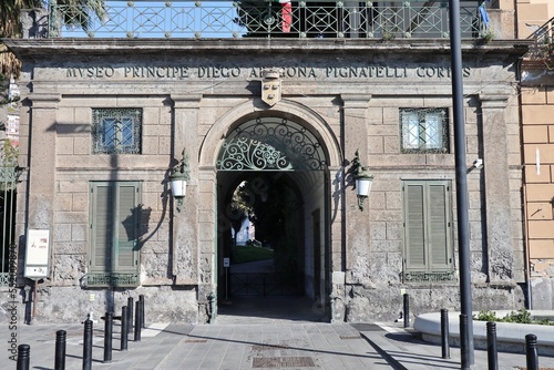 Napoli - Entrata del Museo di Villa Pignatelli da Riviera di Chiaia