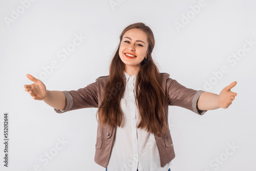 Cuadro en lienzo Portrait of young friendly woman standing against white studio background