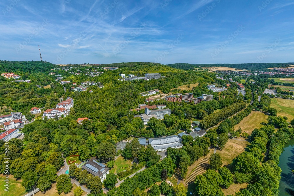 Obraz premium Bad Mergentheim im Taubertal, Kurstadt im nördlichen Baden-Württemberg aus der Luft