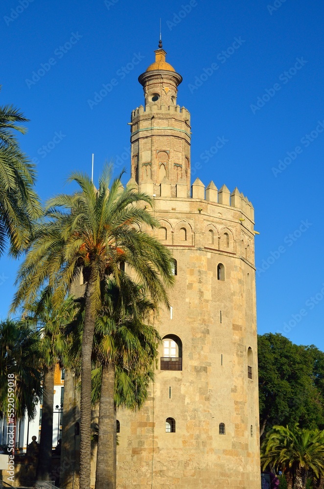 Torre del Oro junto al río Guadalquivir, Sevilla