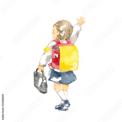 黄色いランドセルを背負った一年生の女の子