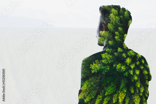 Fotografia the double exposure image of the businessman thinking and overlay with pines images