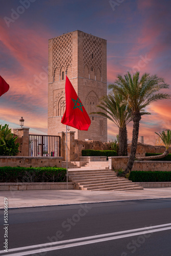 Valokuva Moroccan flag fluttering and the Hassan tower in the background in Rabat