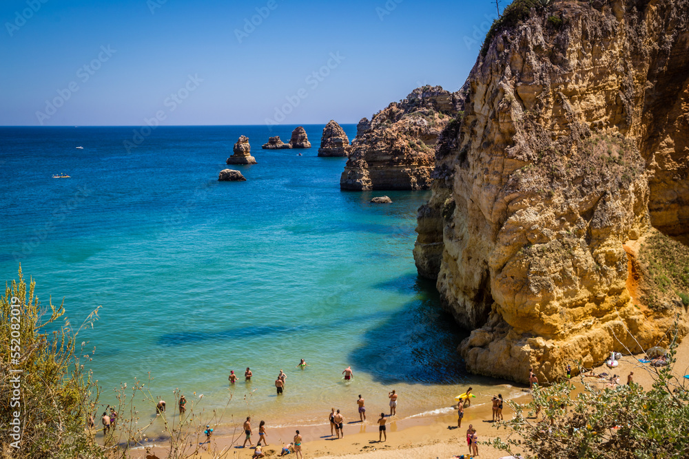 Fototapeta premium Praia com falésias