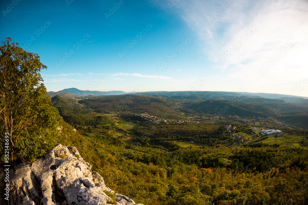 Naklejka premium Mountain valley at sunset