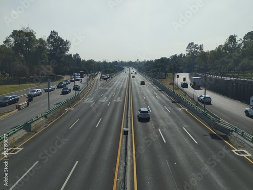 Autopista urbana, fuente de petróleos 