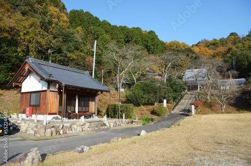 徳勝寺　 薬師堂と本堂　滋賀県大津市北小松 photo