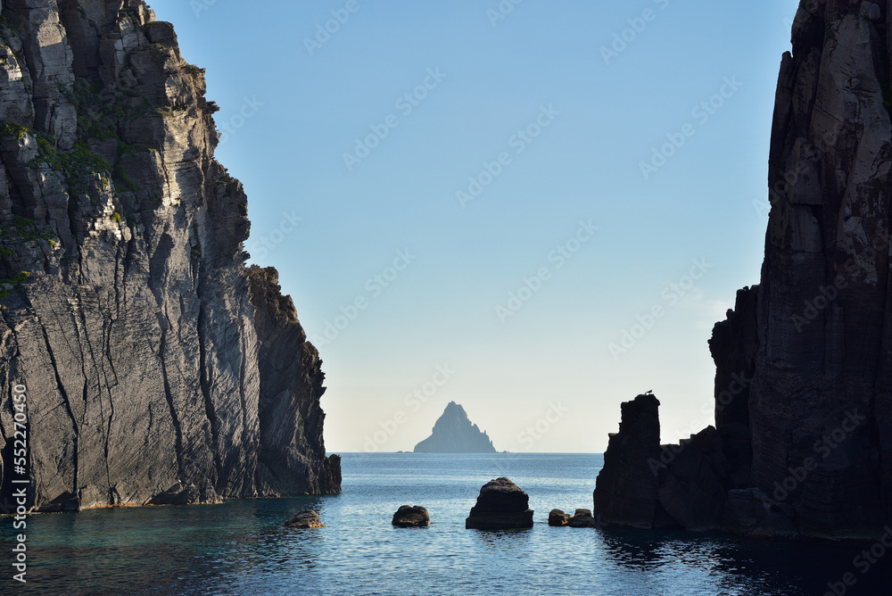 Lavafelsen im Meer | Äolische Inseln