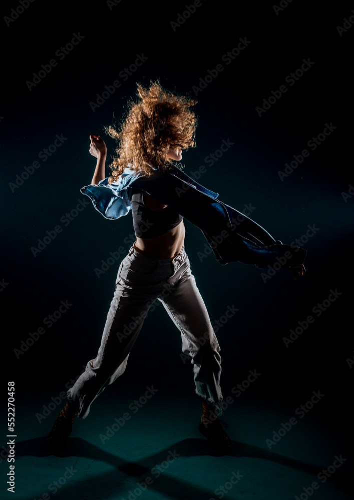 Obraz premium Modern dancer practicing