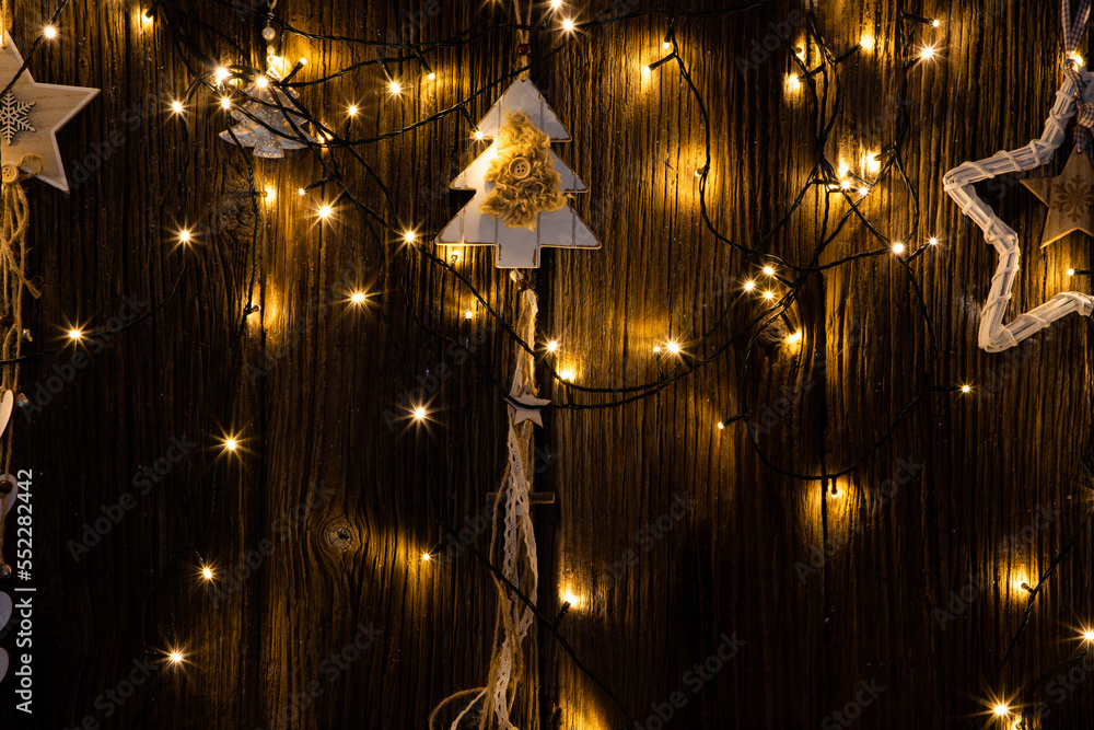 Obraz premium christmas lights and decorations on wooden background