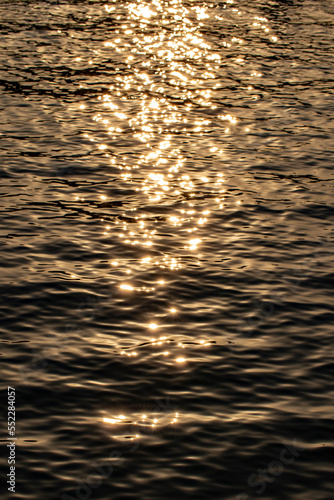 夕方・水面・キラキラ