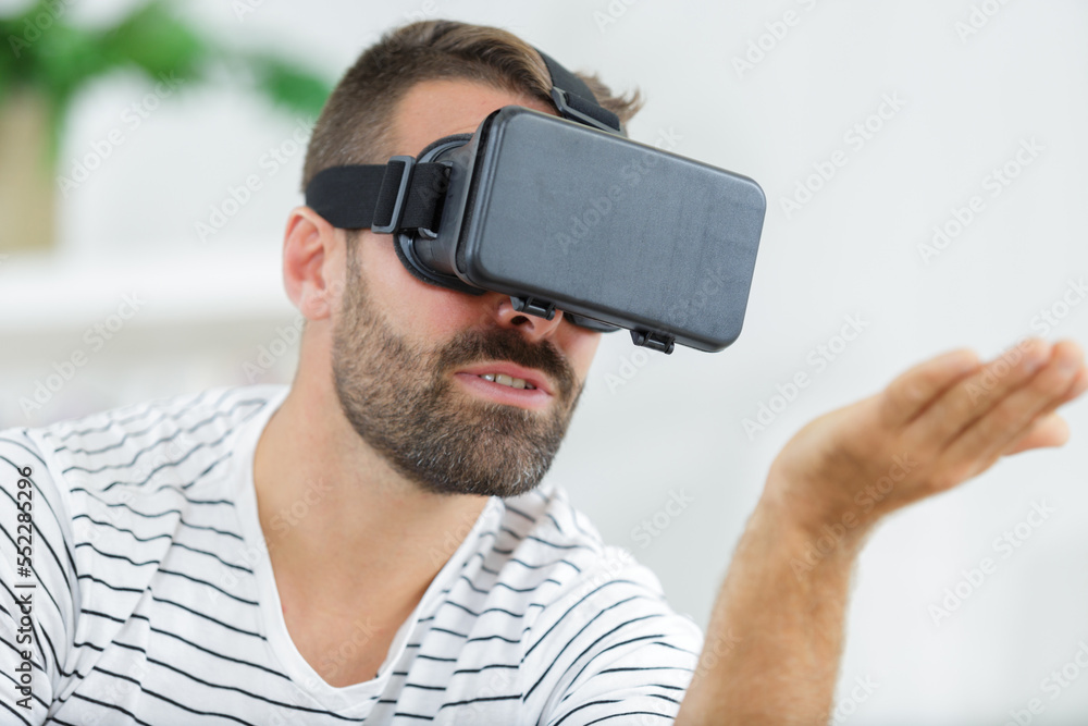 user trying youtube video 360vr with cardboard from google user trying youtube video 360vr with cardboard from google