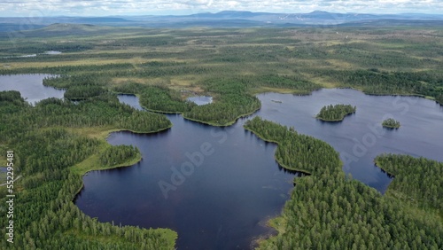 survol des lacs suédois dans la région de Dalécarlie, Scandinavie photo