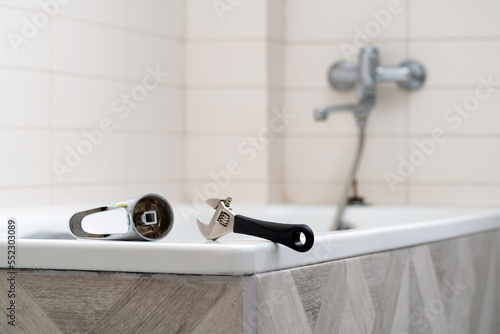 Leaking shower faucet. Broken bathtub handle. Emergency repair