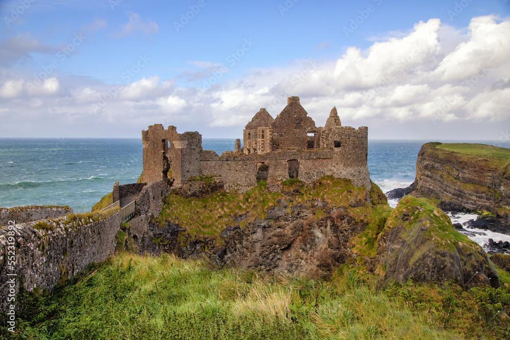 Dunluce Castle - burg über dem atlantik in irland