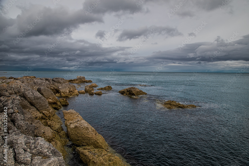 Felsenküste am Atlantik in Irland