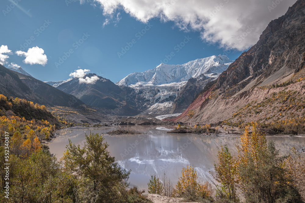Obraz premium lake and mountains