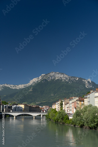 Cuadro en lienzo Grenoble, cityscape image of Grenoble and the Alps , France