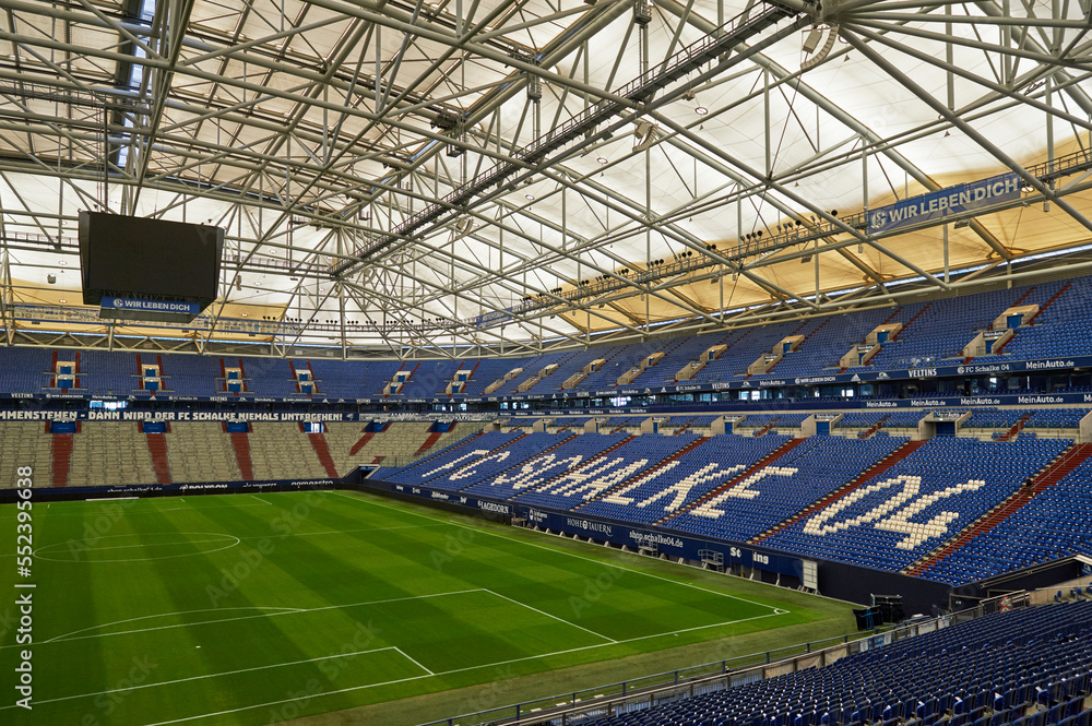 Foto Stock Pitch view at Veltins arena - the official playground of FC  Schalke 04 | Adobe Stock