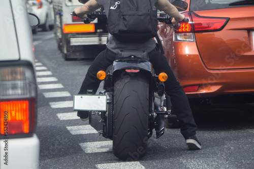 すり抜けのバイク 交通渋滞 © xiaosan