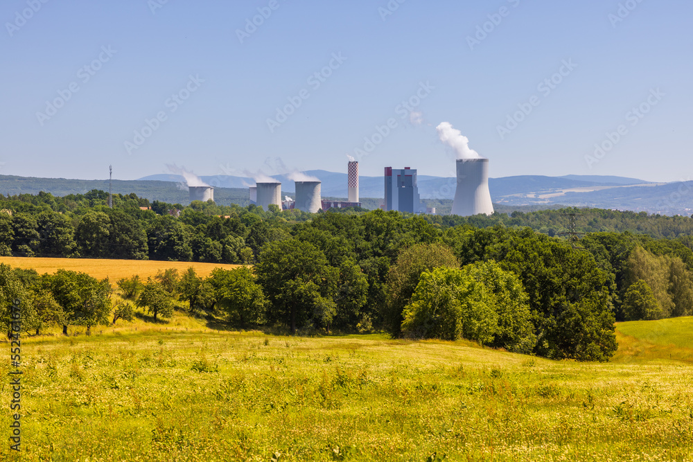 Kohlekraftwerk im Sommer