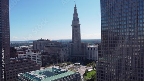 City skyline reveal in Cleveland, Ohio