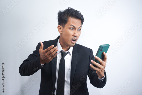 Mad male employee having smartphone problems or breakdown © AriaSandi