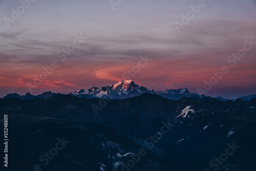 Coucher de soleil sur la montagne