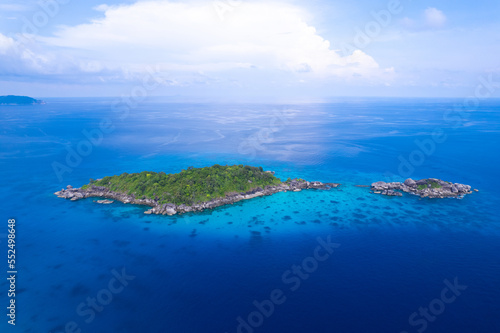 aerial view of the Similan Islands  the Andaman Sea  with natural blue waters  tropical seas  impressive views of the island s beauty. The island is shaped like a heart.