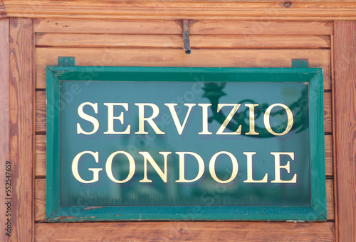 Text SERVIZIO GONDOLE means Gondola Service in Venice Italy