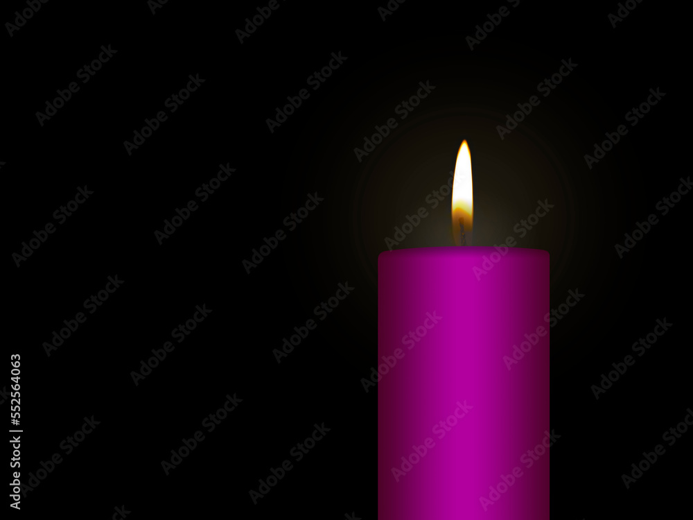 Brennende Kerze in Pink auf dunklem Hintergrund Brennende Kerze in Pink auf dunklem Hintergrund