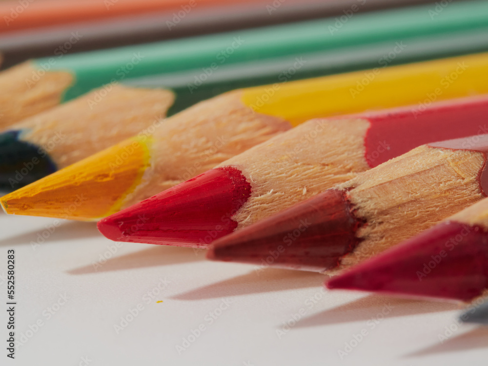 Obraz premium Colored pencils isolated on a white background. Close it.