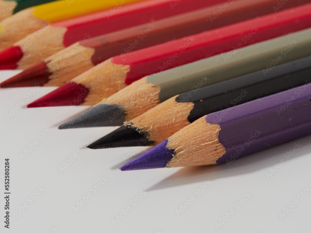 Obraz premium Colored pencils isolated on a white background. Close it.