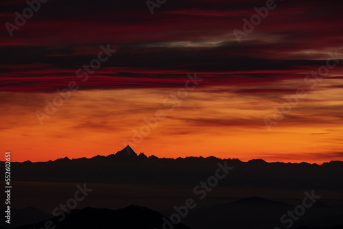 Vista del Monviso al tramonto dal Mottarone