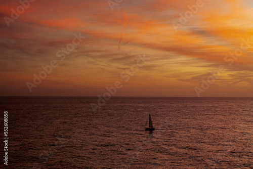 Piękny, kolorowy zachód słońca widziany z klifów, przylądek Świętego Wincentego (port. Cabo de São Vicente) Portugalia © Aneta