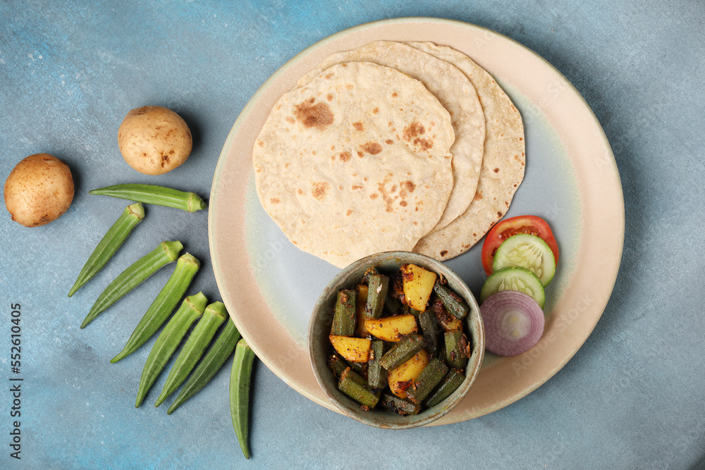 Foto de Bhindi masala or ladies finger fry curry with Aloo bhindi or