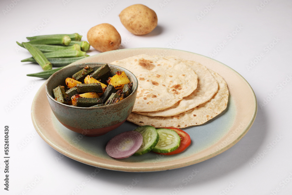 Foto de Bhindi masala or ladies finger fry curry with Aloo bhindi or
